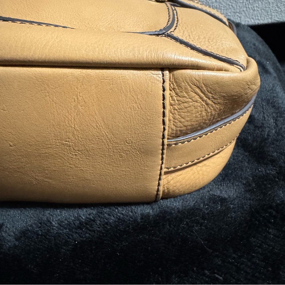 Etienne Aigner Cynthia Collection style 72111 preowned leather shoulder bag - Picture 7 of 11